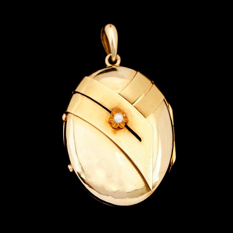 MEDALJONG, 18 k guld, omkring år 1900. Total vikt ca 12 g.