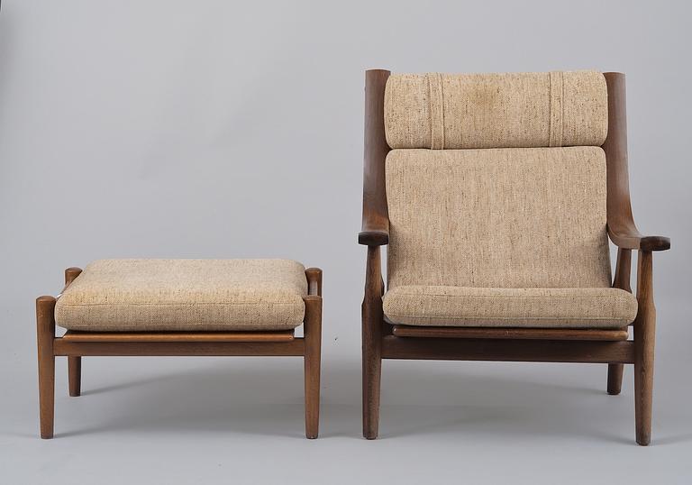 Hans J. Wegner, AN ARMCHAIR AND FOOTSTOOL GE 530.