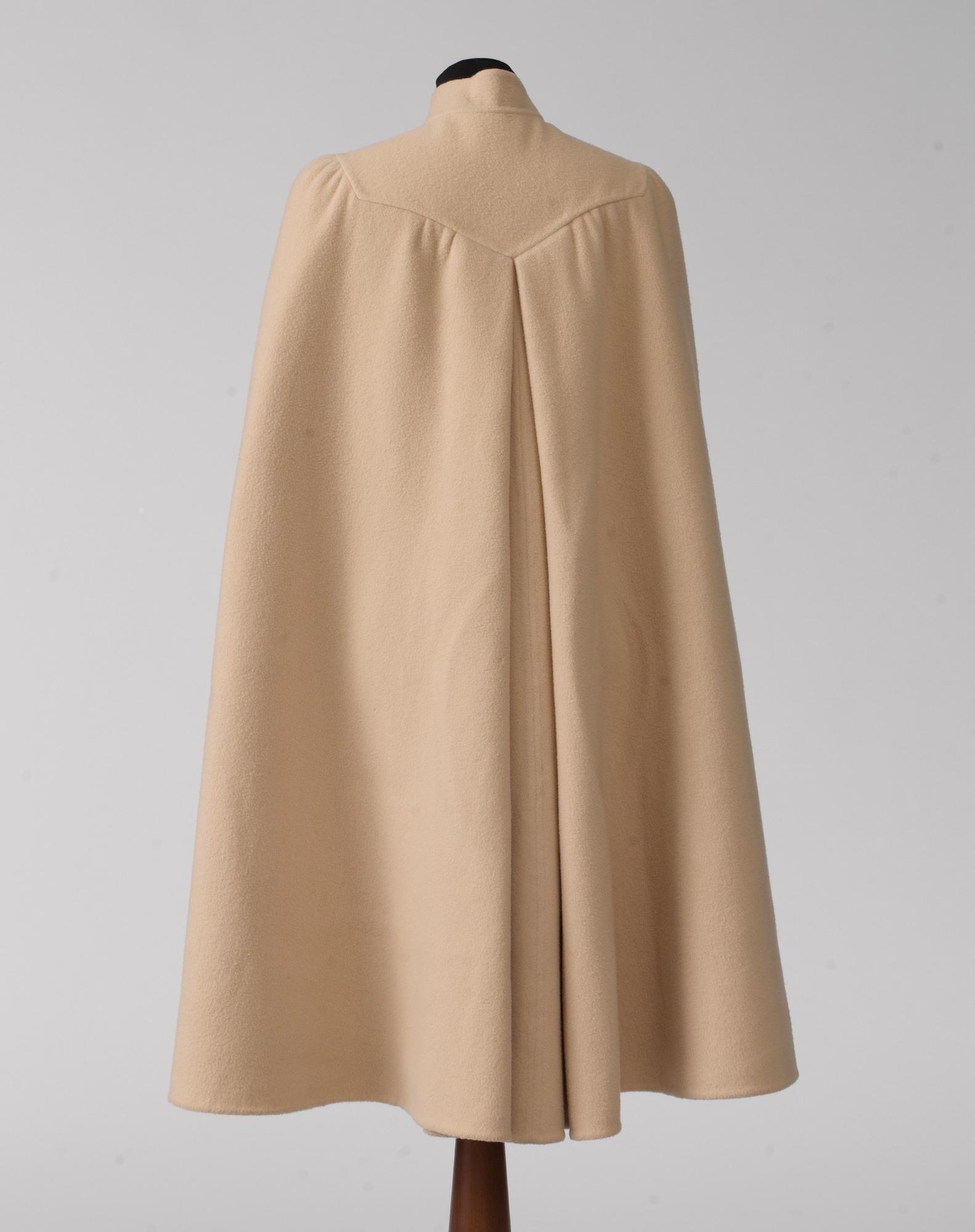 Cape, Salvatore Ferragamo.
