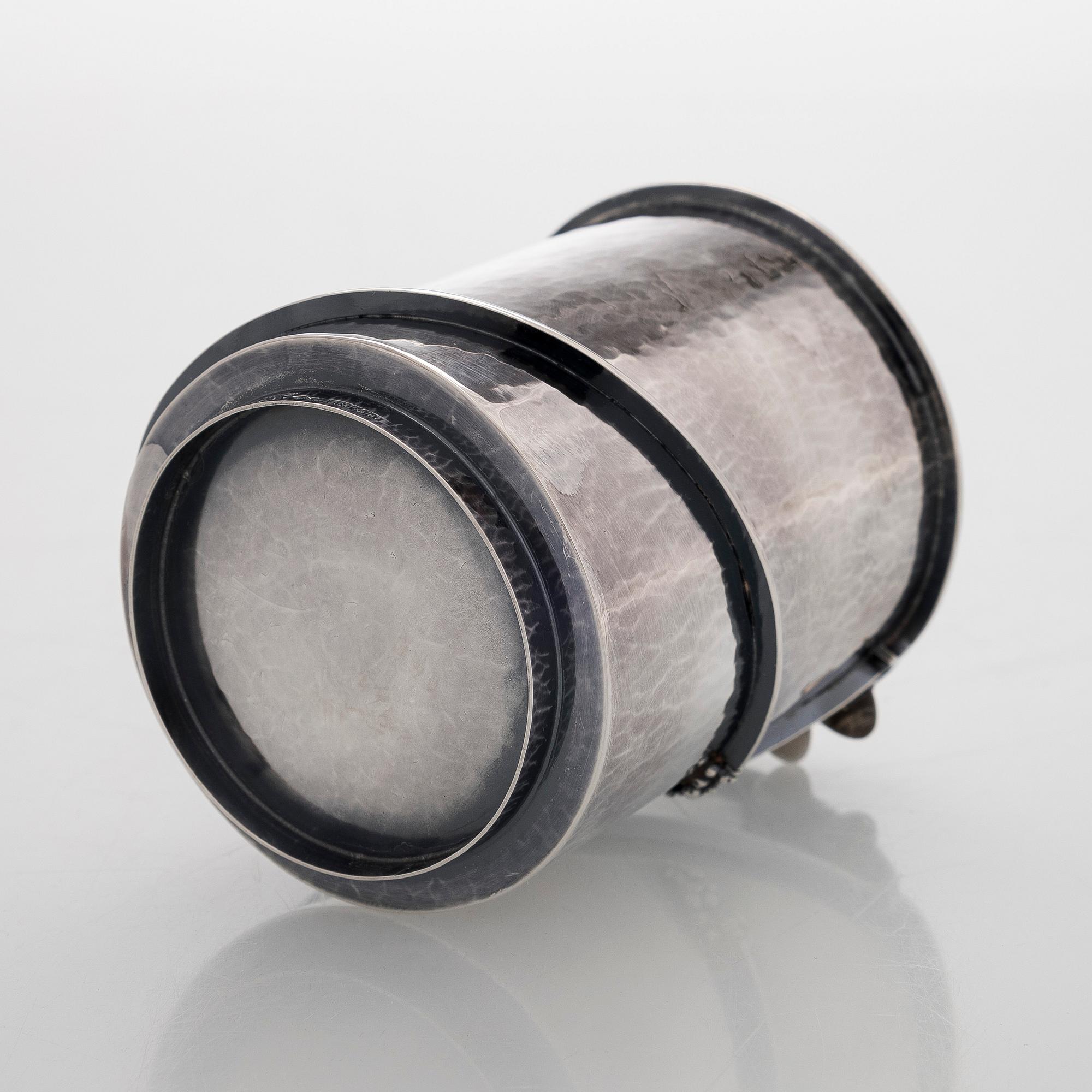 Maljakko, hopeaa ja pyöröhiottuja kvartseja, Pirkan-Kulta Tampere 1961.