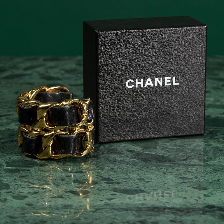 ARMBAND, CHANEL.