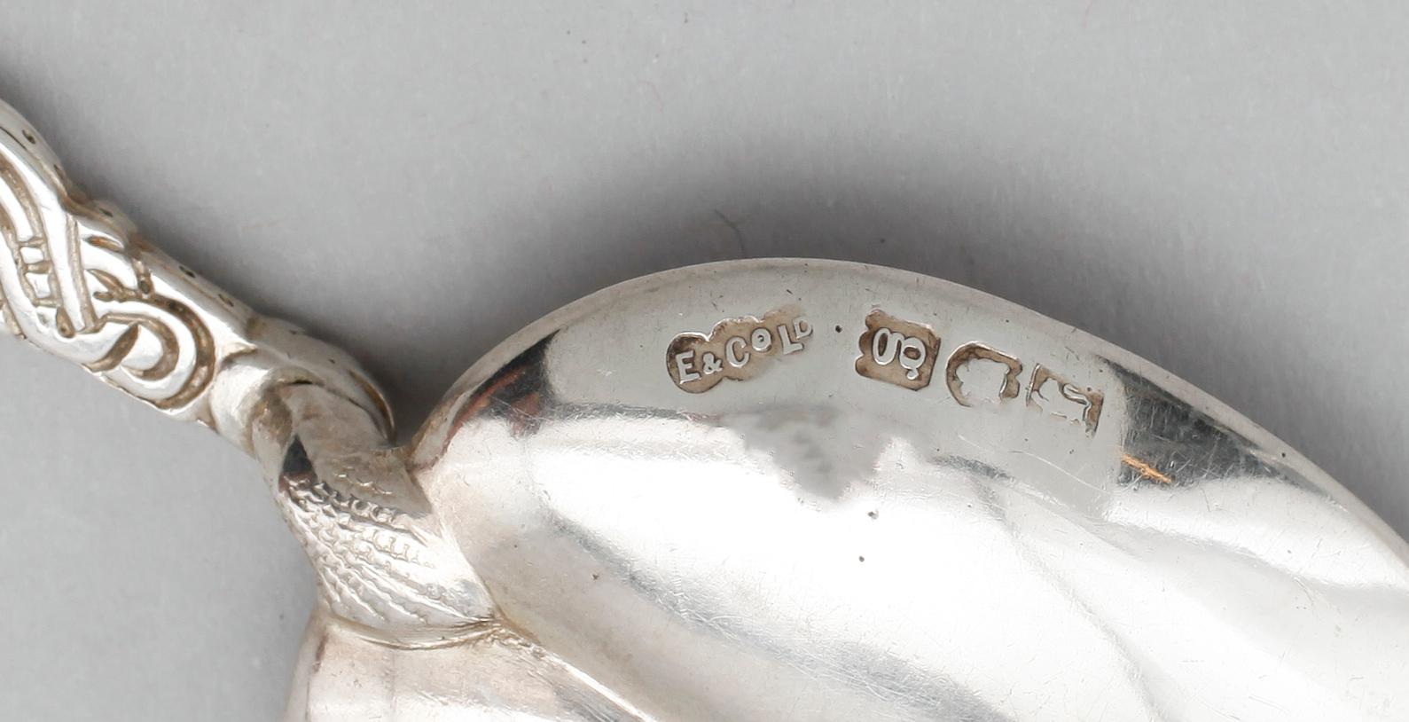SKED, silver, Elkington & Co, London 1902. Vikt ca 43 gram.