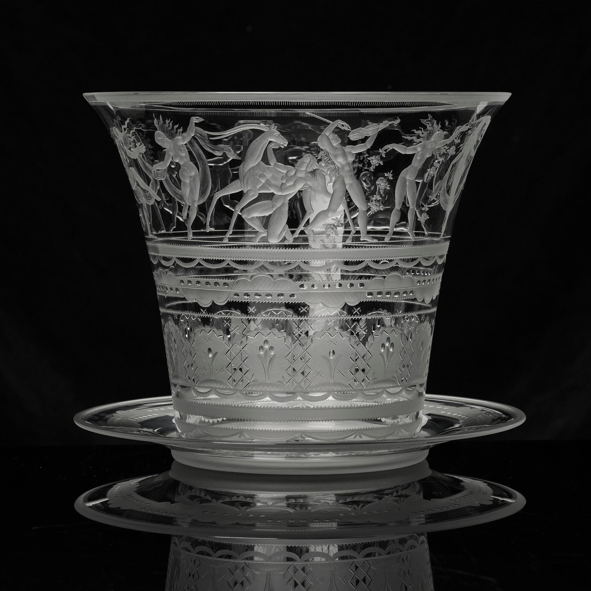 Simon Gate, an engraved glass bowl with plate, Orrefors 1930, model 122.