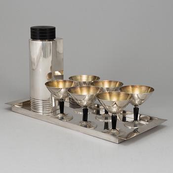 6 silver plated cocktailglasses and a shaker, Folke Arström GAB 1930/40s, and a tray.