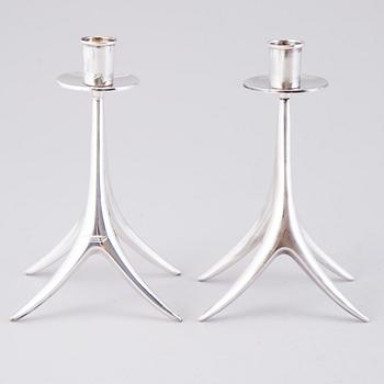 ANNA-GRETA EKER, a pair of silver candlesticks by Auran Kultaseppä oy, Turku 1964 and 1991.