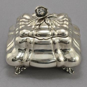 SKRIN, silver, sannolikt Österrike, nyrokoko, 1800-talets andra hälft. V ca 440 g.