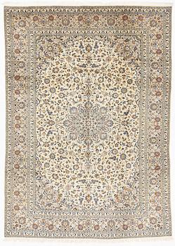 A carpet, semi-antique, Kashan, ca 398 x 281 cm.