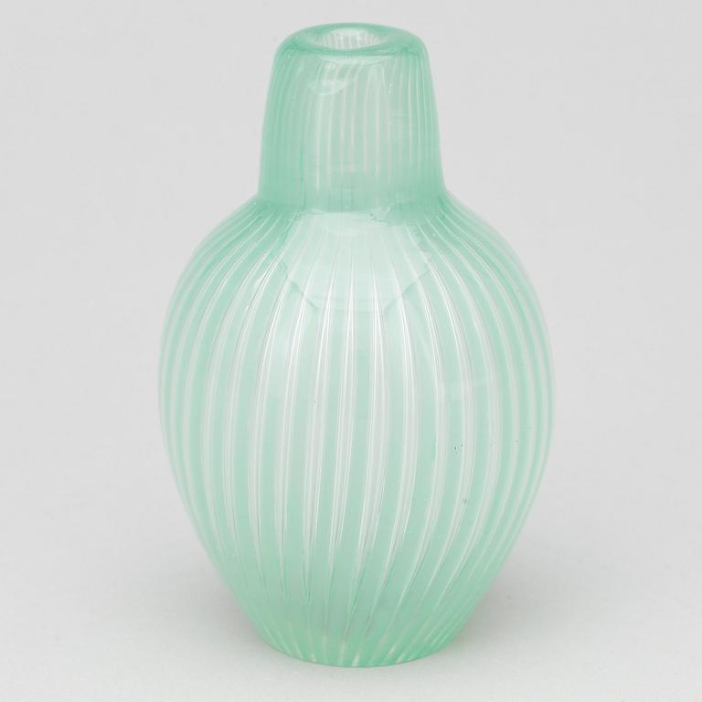 VAS, glas, Ariel, Edvin Öhrström Orrefors. Signerad. Daterad 1950.