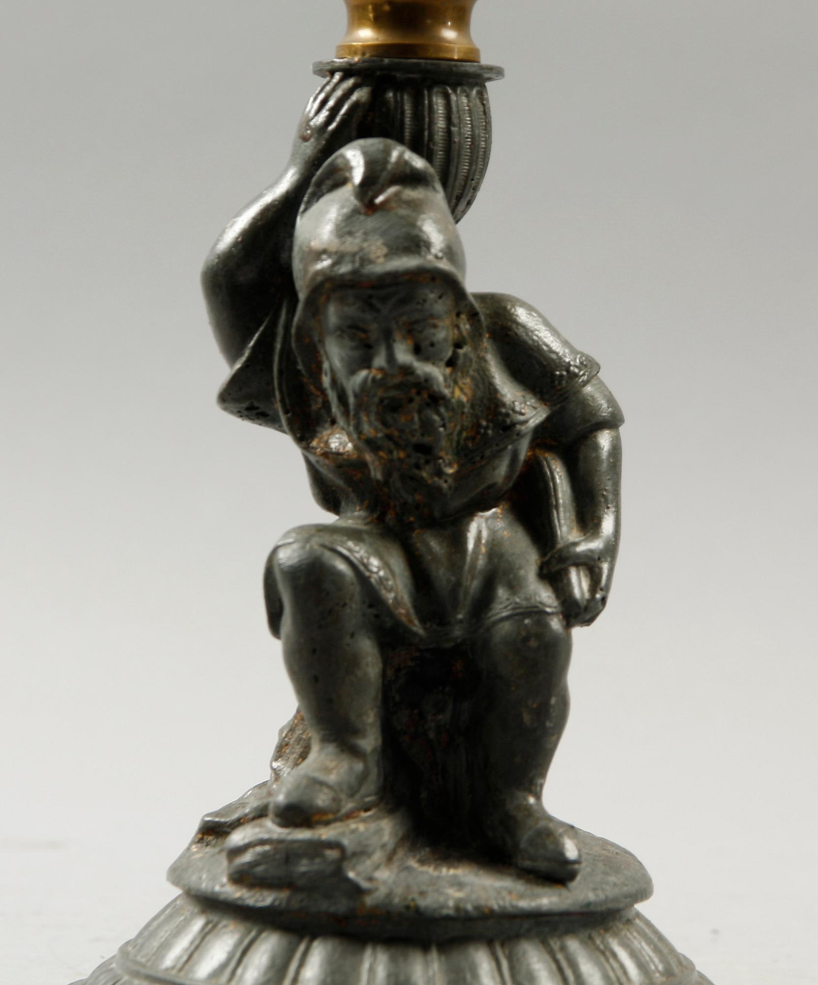 BORDSFOTOGENLAMPA, metall samt glas, 1800/1900-tal.