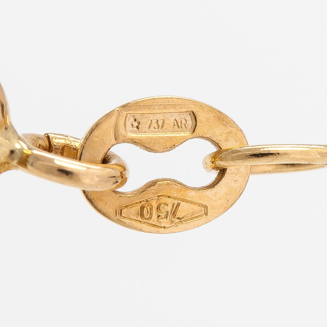 An 18K gold necklace with a heart shaped pendnat with diamonds ca. 0.09 ct in total.