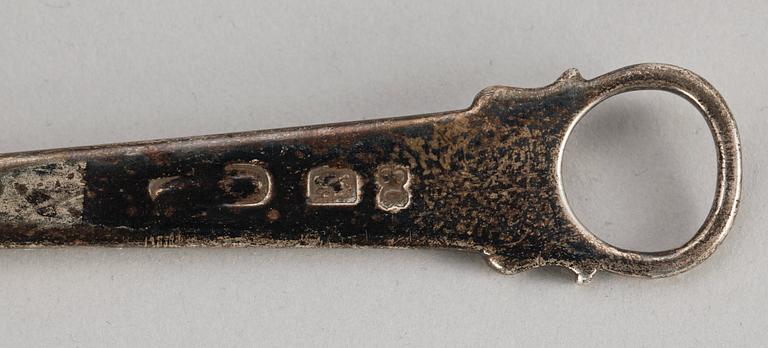 STEKPINNE, silver, London, trol 1700-tal. Tot ca 112 gr.