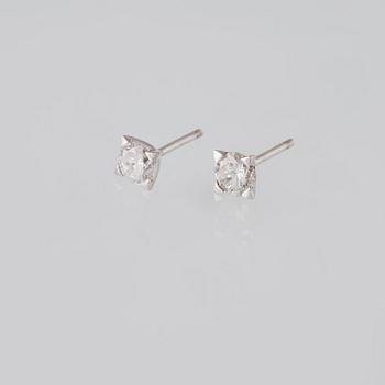 ÖRHÄNGEN, 18K vitguld med briljantslipade diamanter ca 1.14 ct. Vikt 1,4 gram.