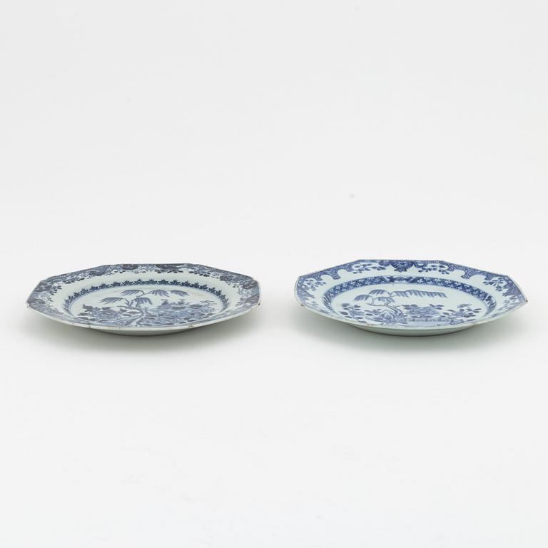 A pair of Chinese blue and white plates, Qing dynasty, Qianlong (1736-1795).