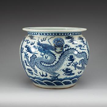 A blue and white fish basin, Qing dynasty.