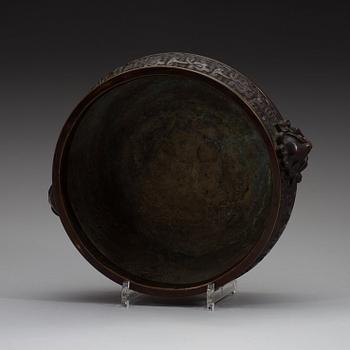 A bronze censer, Qing dynasty.