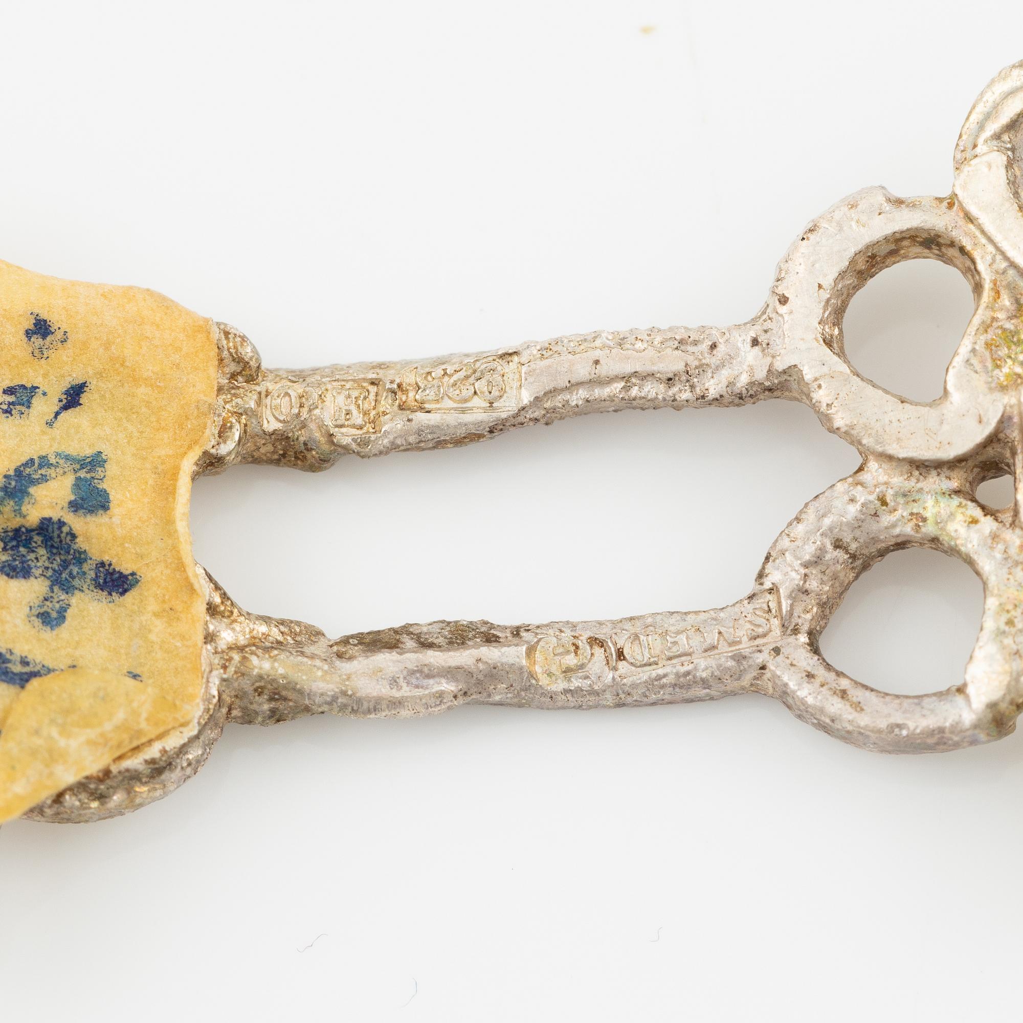 Lars Arby, ett armband och sex hängen samt en halsring, silver, med emalj.