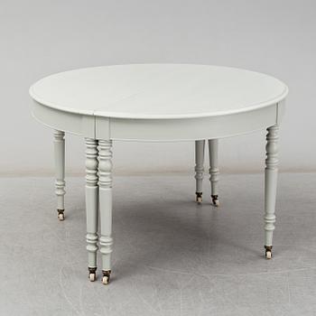 A late 19th century dining table.