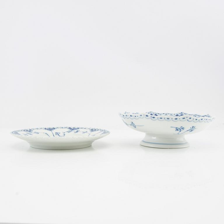 Servis ca 51 dlr "Musselmalet, hel och halvblonde" Royal Copenhagen Danmark porslin sent 1900-tal.