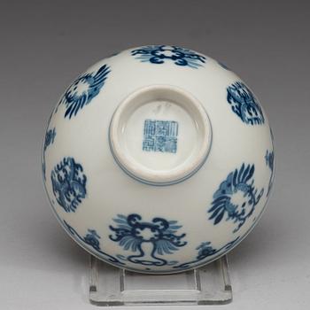 A blue and white bowl, Qing dynastin, with Jiaqing seal mark (1796-1820).