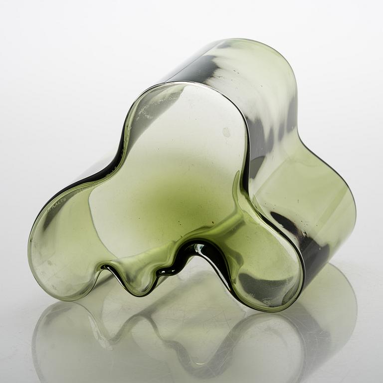 Alvar Aalto, 'Savoy' 50-year jubilee glass vase, signed A. Aalto 1936-1986 Iittala 470/8000.