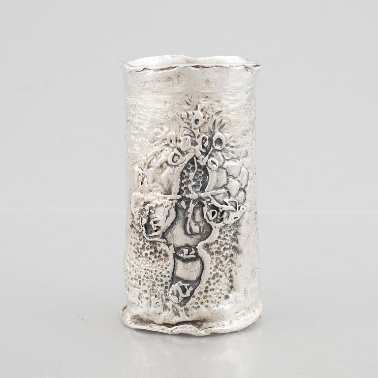 A sterling silver vase, mark of Lars Arby, Gothenburg, Sweden, 1975.