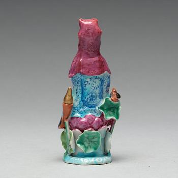 A famille rose figure of Guanyin, Qing dynasty, 19th century.