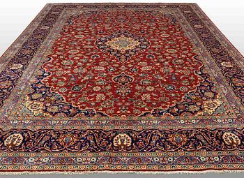 A carpet, Kashan, ca 405 x 305 cm.