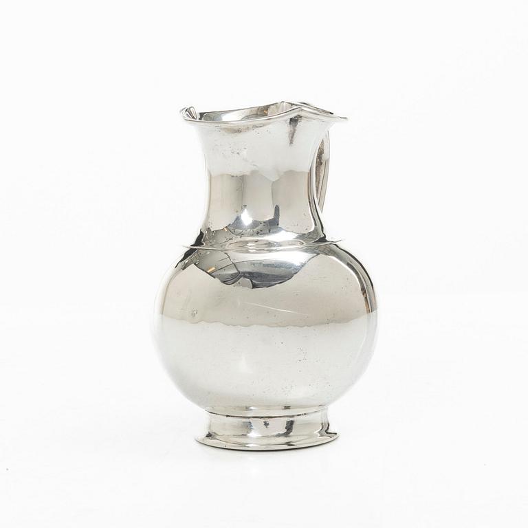 A British silver creamer, mark of Henry John Lias & Son, London 1875.