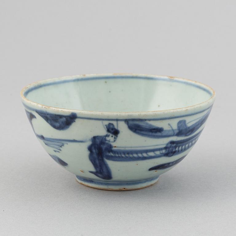 Two blue and white bowls and dish, Ming dynasty.