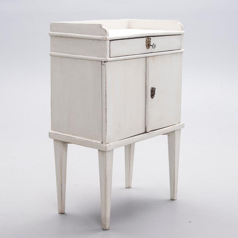 NATTDUKSBORD/SÄNGBORD,  1800-tal.