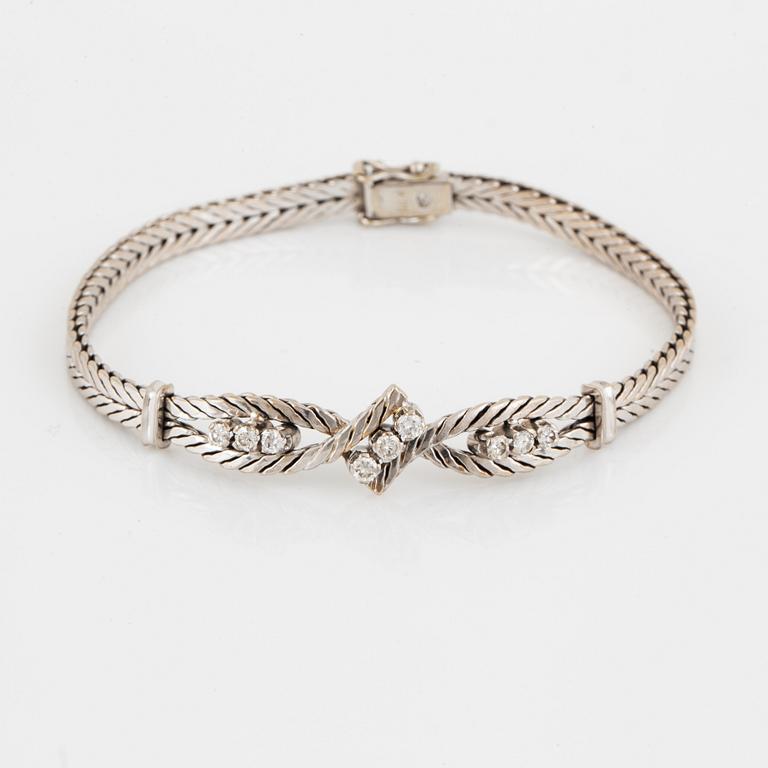 ARMBAND, med briljantslipade diamanter totalt 0.55 ct, importstämplat.