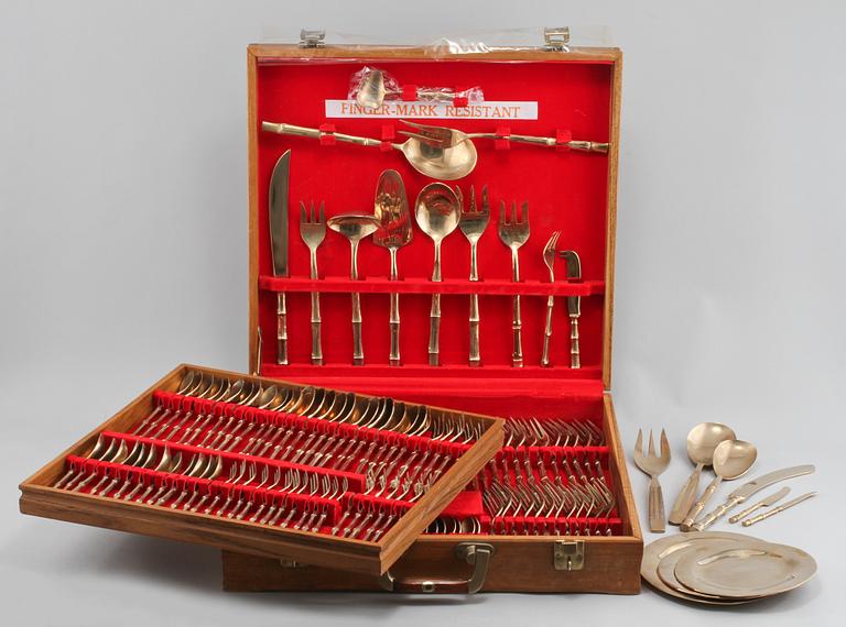 BESTICKSSERVIS, 150 delar, gulmetall, 1900-talets slut.