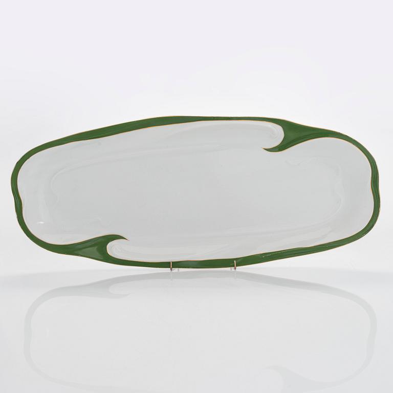 A Kuznetsov faience fish serving dish, Russia 1899-1917.