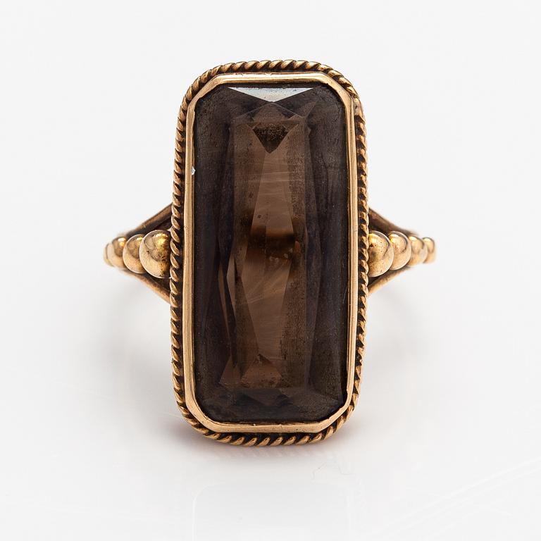 A 14K gold ring with a smoaky quartz. Asser Peltonen, Vantaa.