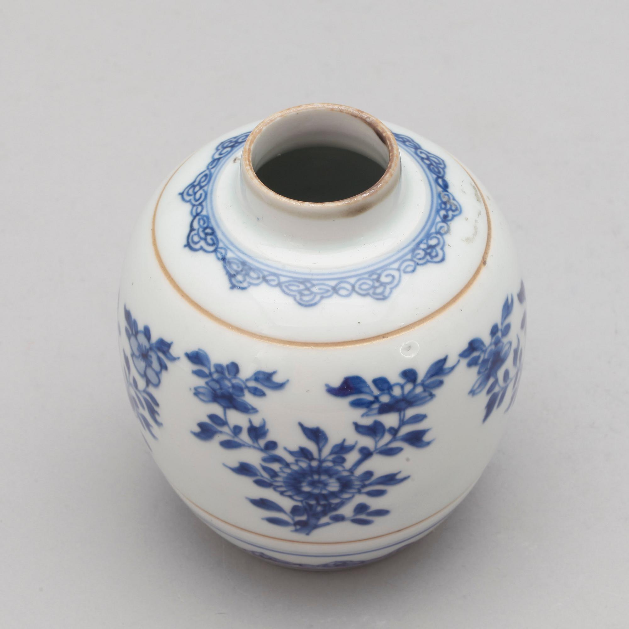 URNA, porslin, Kina, Kangxi, (1662-1722).