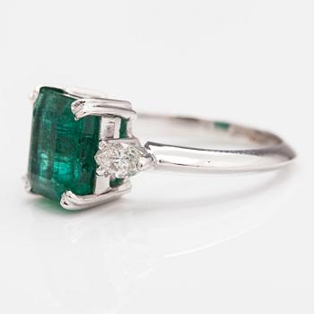 An 18K white gold ring with a ca. 3.50 ct emerald and ca. 0.36 ct of diamonds.