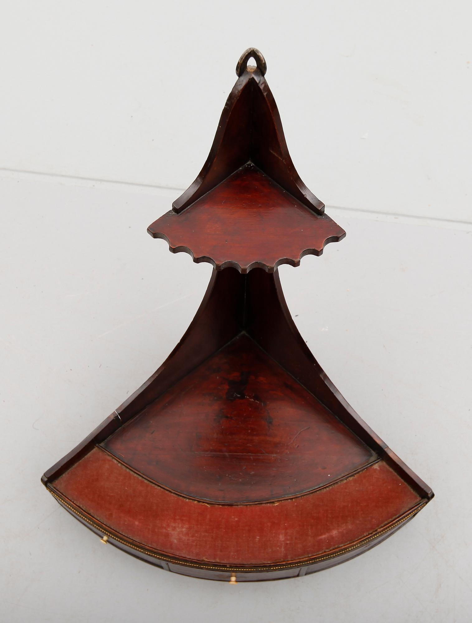 PIPHYLLA, sengustaviansk, 1800-talets början.