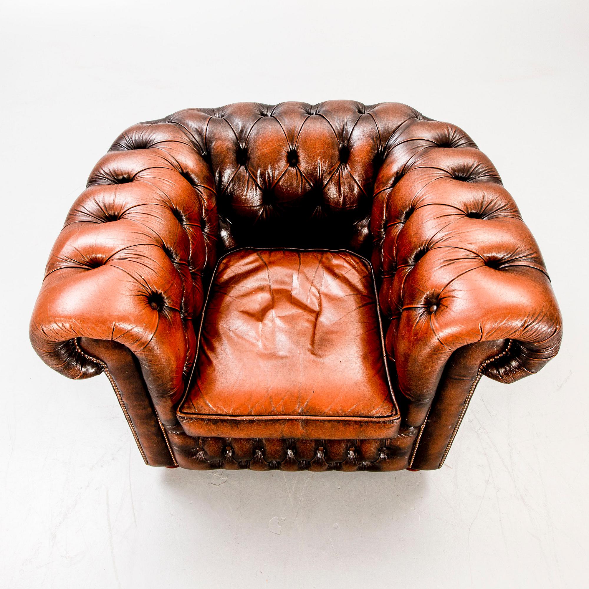 Fåtöljer ett par Chesterfield-stil 1990-tal Britannia-möbler.