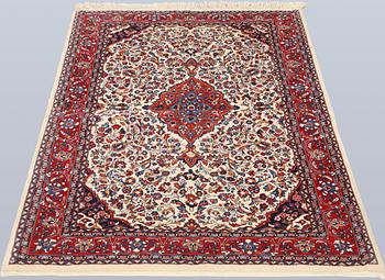 A Sarouk rug, approx. 152 x 105 cm.