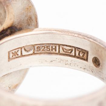 KAULAKORU, RANNEKORUJA, 2 kpl, ja SORMUS, "Halikon Kääty", hopeaa. Kalevala Koru 1972-83.