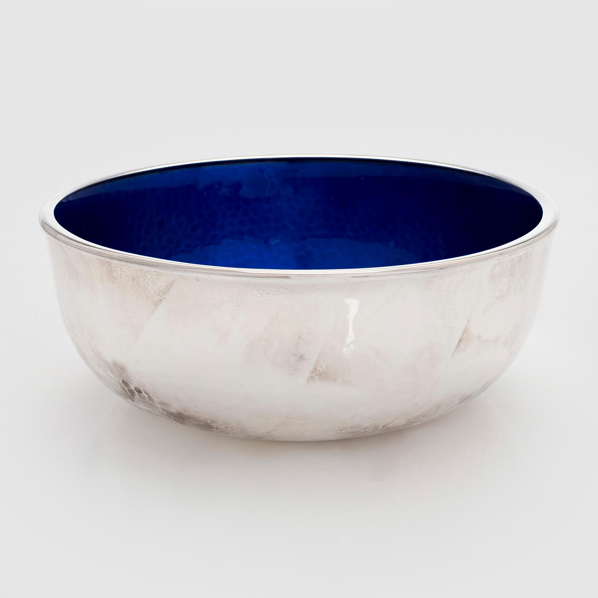 A. Tillander, skål, sterlingsilver och emalj, Åbo 2005.