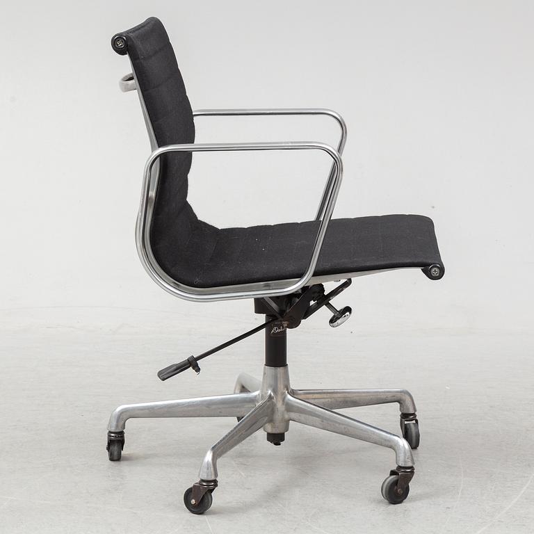 CHARLES AND RAY EAMES, Kontorstol, EA 117, 1900-talets slut.