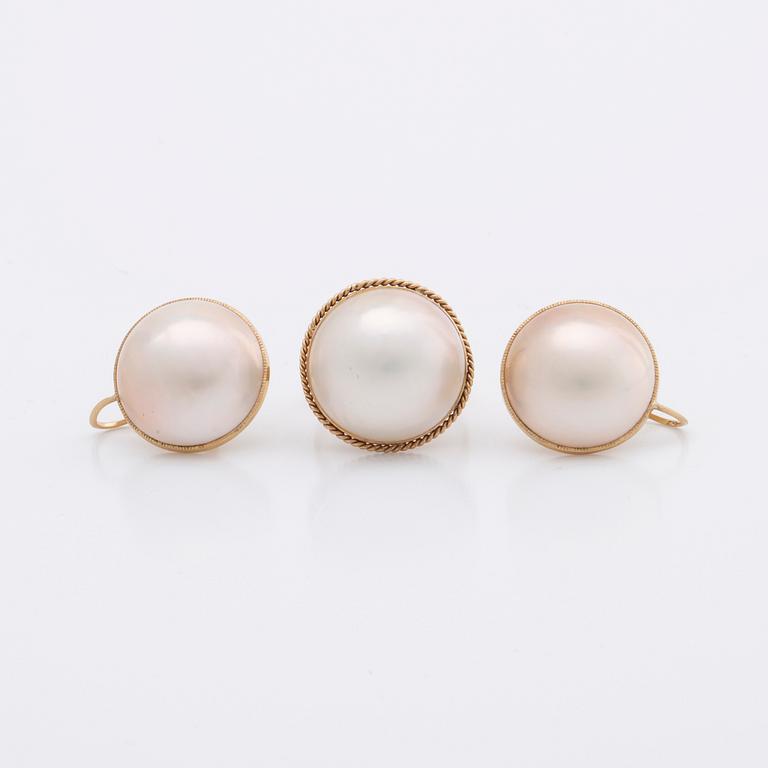 RING and EARRINGS 18K gold mabé-pearls approx 20 mm.