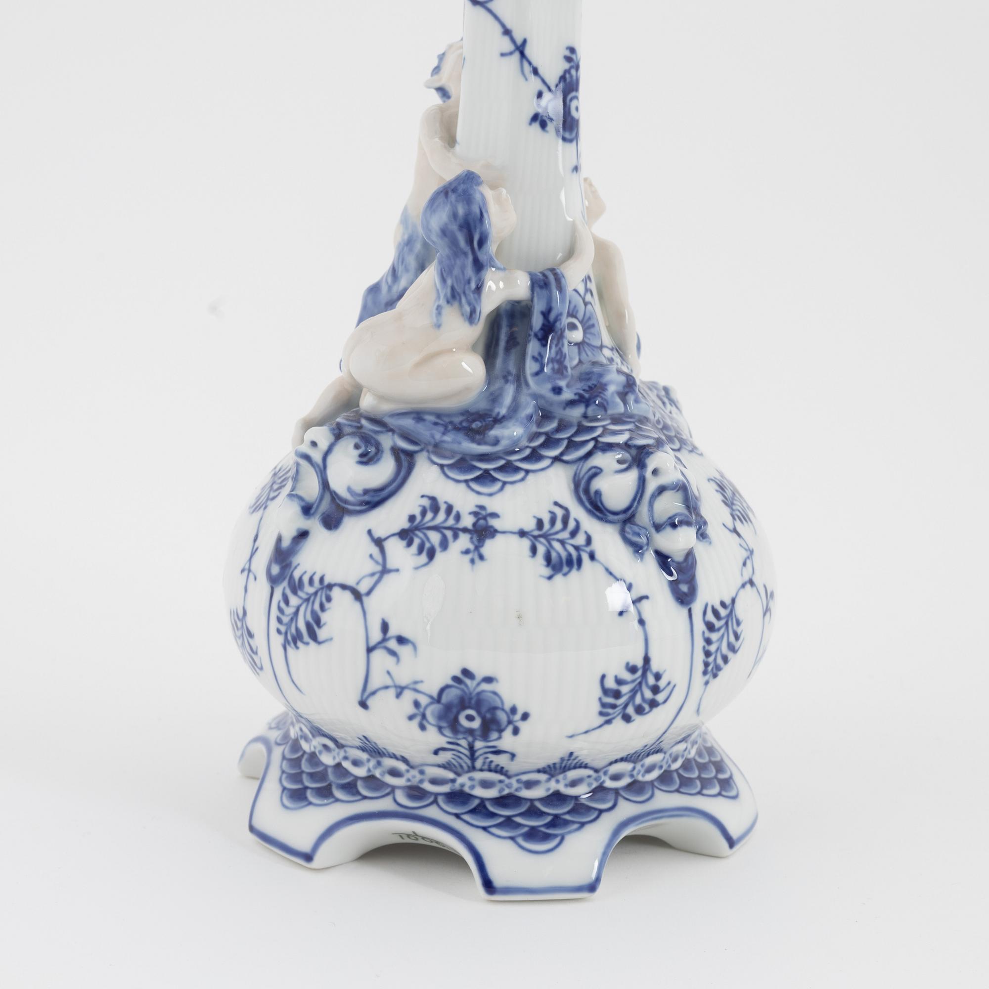 Royal Copenhagen, kandelaber, porslin, "Musselmalet Helblonde", modell 1006, Danmark, 1969-73.