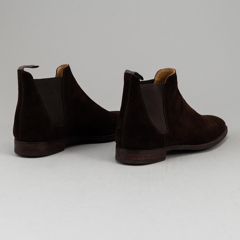 CROCKET & JONES, a pair of chelsea suede boots, size 45 (10,5), England.