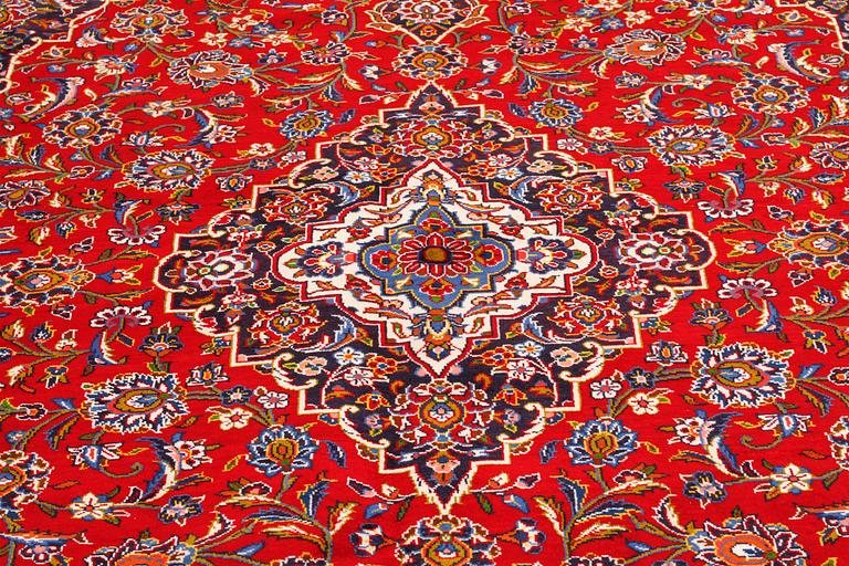 A KESHAN RUG, cm. 347 x 242 cm.