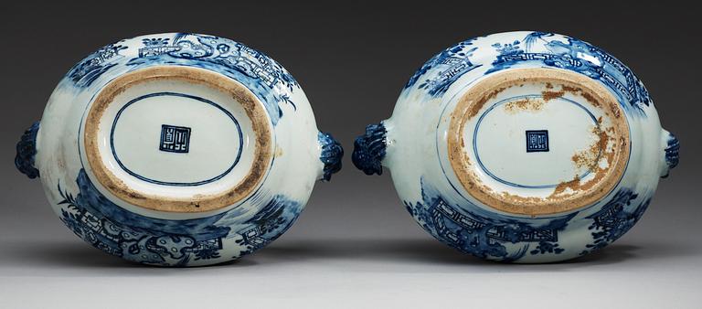 A pair of blue and white tureens with covers, Qing dynasty, Qianlong (1736-95).