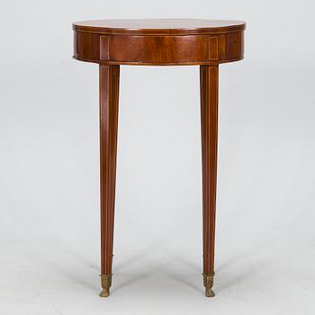 Sivupöytä, 1800-luvun alkupuoli.