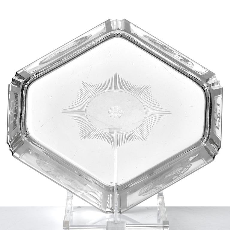 Simon Gate, an engraved glass bowl, Orrefors, Sweden 1946, model 372.