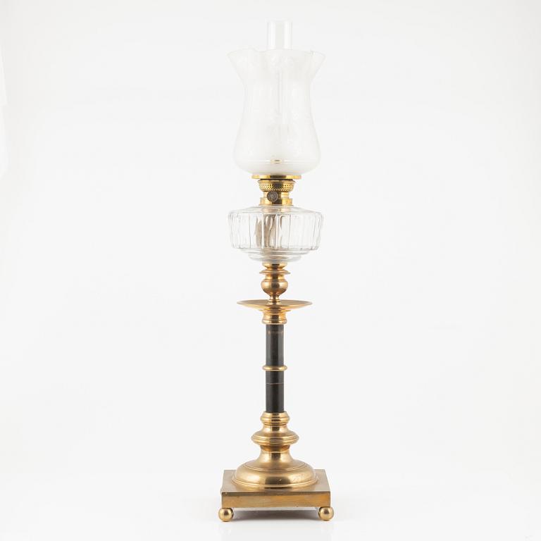 Bordsfotogenlampa, Skultuna, omkring 1900.